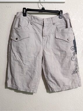 Guess walking shorts 62% linen 48% organic cotton,cream & grey skull graphic